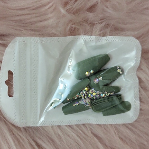 Brand New RHINESTONE ACCENT False Nails-M - Picture 1 of 3